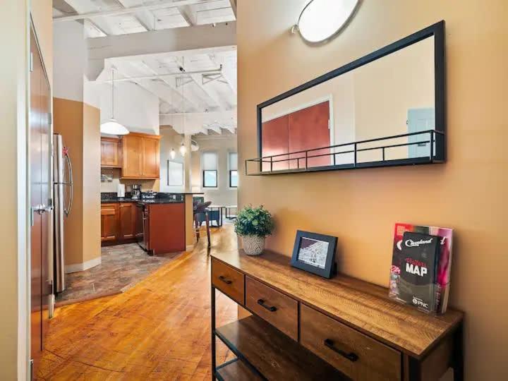 Apartment Lakefront Loft - Walk 2 First Energy X Progressive *