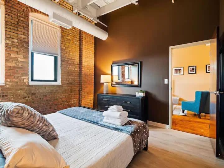 Apartment Lakefront Loft - Walk 2 First Energy X Progressive Cleveland